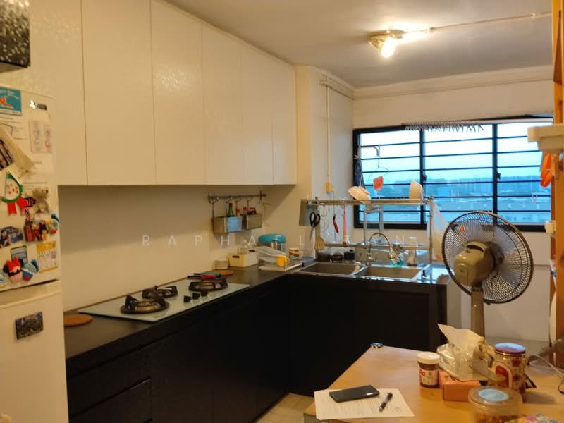 120 Yishun Ring Road HDB Flat For Sale at S$ 520,000 | PropertyGuru Singapore - Kitchen