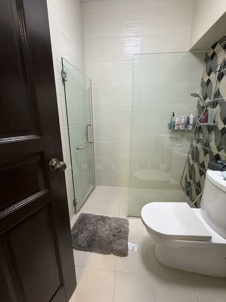 Simon Plaza Apartment For Sale at S$ 2,599,000 | PropertyGuru Singapore - Bathroom