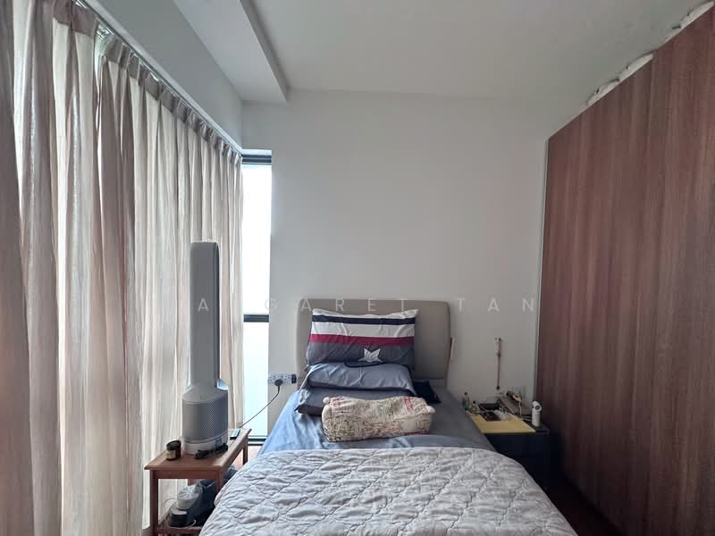 Kingsford Waterbay Condominium For Sale at S$ 1,600,000 | PropertyGuru Singapore - Bedroom