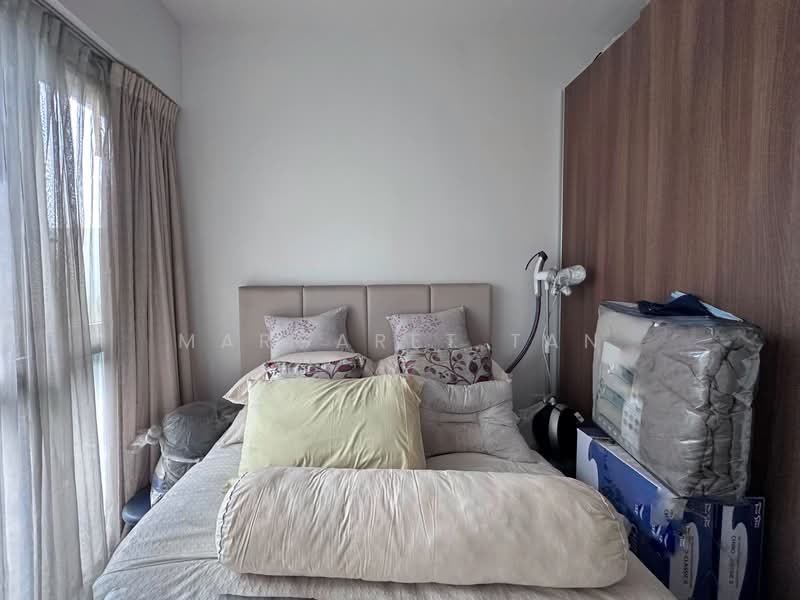 Kingsford Waterbay Condominium For Sale at S$ 1,600,000 | PropertyGuru Singapore - Bedroom