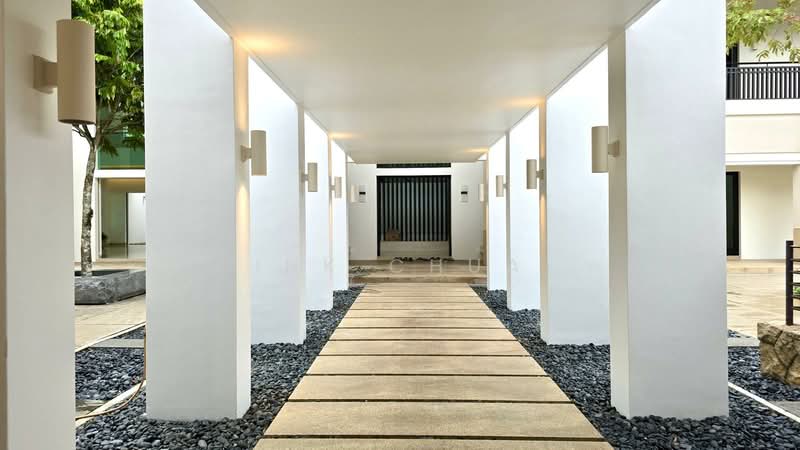 Old holland estate GCB, , 9 Bedrooms, 25,738 sqft, Good Class Bungalow For Rent, by Ink Chua, 500096825 - Entrance - PropertyGuru.com.sg