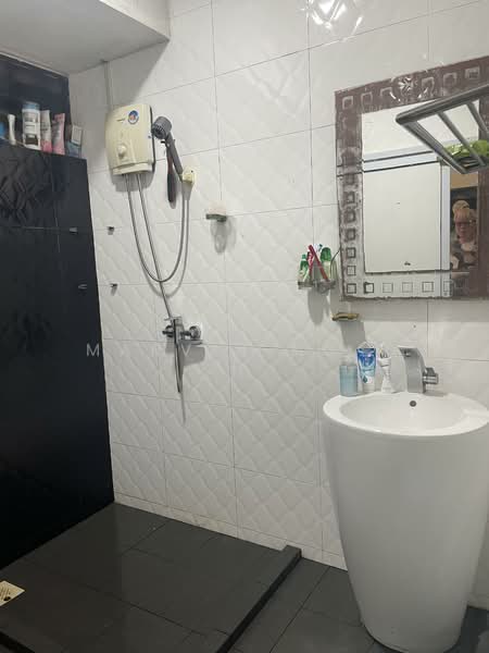 29 Lim Liak Street HDB Flat For Sale at S$ 789,789 | PropertyGuru Singapore - Bathroom