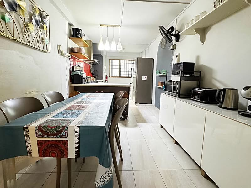 318 Bukit Batok Street 32 HDB Flat For Sale at S$ 515,000 | PropertyGuru Singapore - Kitchen