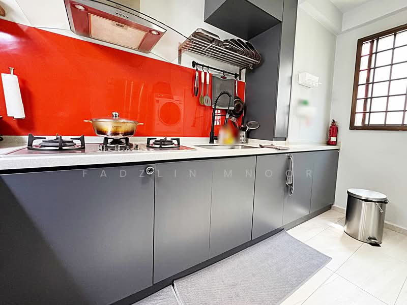 318 Bukit Batok Street 32 HDB Flat For Sale at S$ 515,000 | PropertyGuru Singapore - Kitchen
