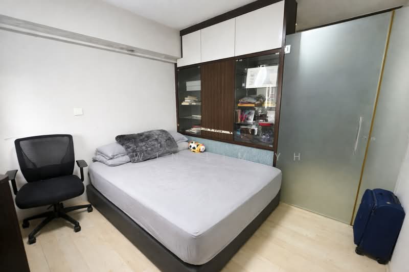 76A Redhill Road, 76A Redhill Road, 3 Bedrooms, 1,076 sqft, HDB Flat For Rent, by Edwin Lim YH, 500096837 - Master Bedroom - PropertyGuru.com.sg