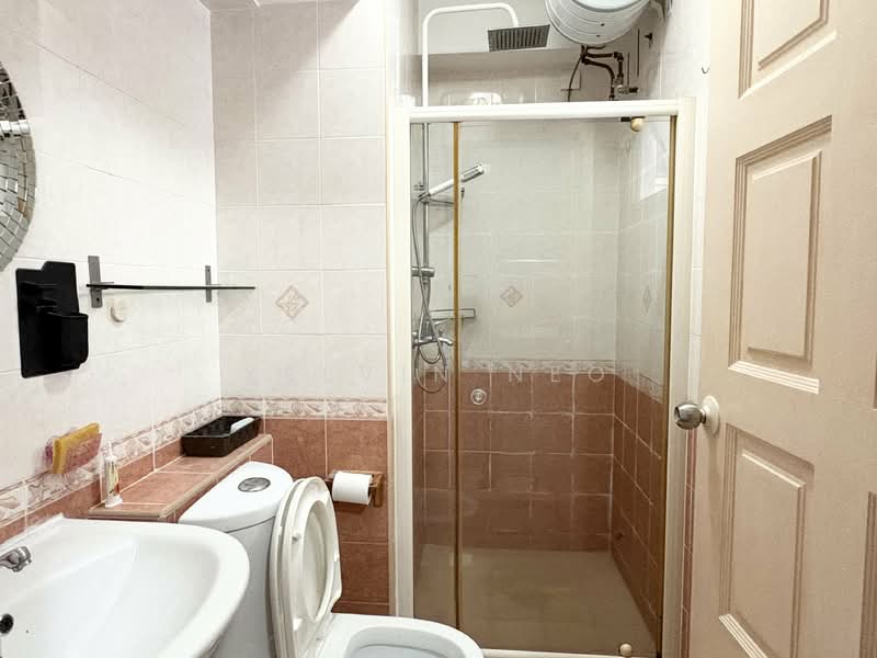 134 Edgedale Plains, 134 Edgedale Plains, 3 Bedrooms, 979 sqft, HDB Flat For Sale, by Kelvin Neo, 500096839 - Bathroom - PropertyGuru.com.sg