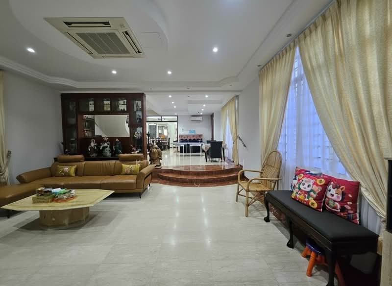 ⭐️⭐️LANDED7772@GOOD SIZE DETACHED AT KEMBANGAN WALK TO MRT ONLY $15XX PSF, Eunos / Geylang / Paya Lebar, 5 Bedrooms, 5,000 sqft, Bungalow House For Sale, by K L Goh, 500096859 - Living Room - PropertyGuru.com.sg