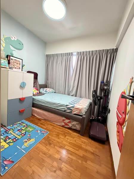 519A Tampines Central 8 HDB Flat For Sale at S$ 888,888 | PropertyGuru Singapore - Bedroom