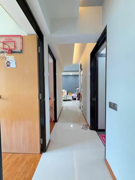 519A Tampines Central 8 HDB Flat For Sale at S$ 888,888 | PropertyGuru Singapore - Corridor
