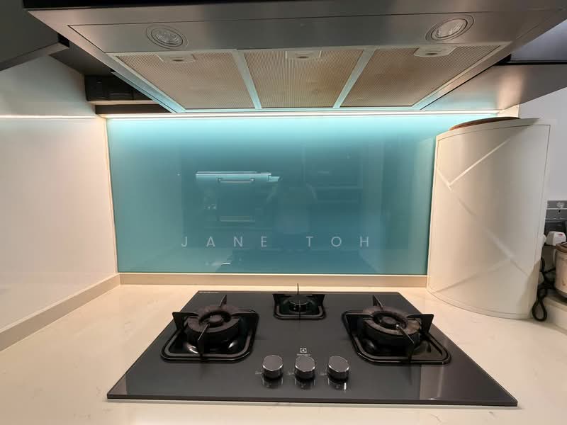 519A Tampines Central 8 HDB Flat For Sale at S$ 888,888 | PropertyGuru Singapore - Kitchen