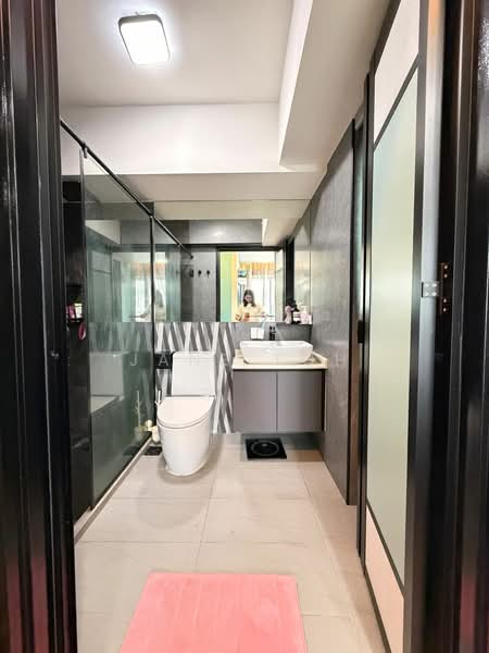 519A Tampines Central 8 HDB Flat For Sale at S$ 888,888 | PropertyGuru Singapore - Bathroom