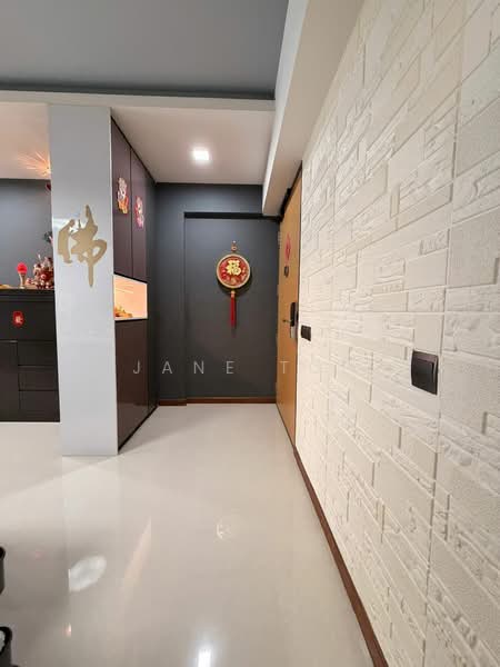 519A Tampines Central 8 HDB Flat For Sale at S$ 888,888 | PropertyGuru Singapore - Entrance