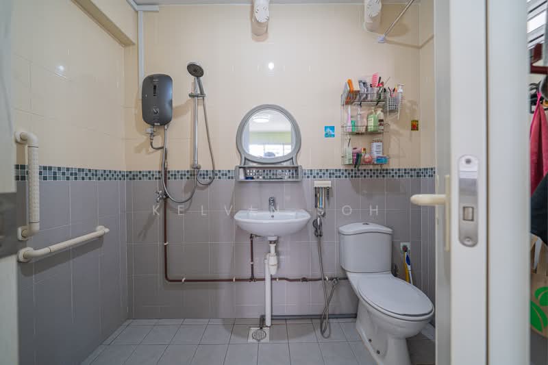 173 Bishan Street 13 HDB Flat For Sale at S$ 999,999 | PropertyGuru Singapore - Bathroom