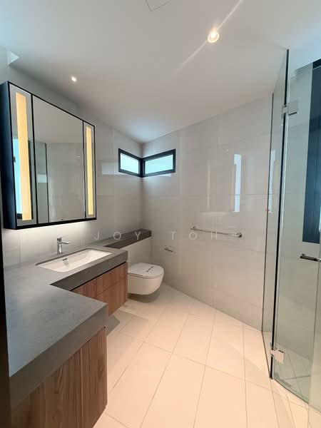 Villas @ Greenbank Park Semi-Detached House For Sale at S$ 9,500,000 | PropertyGuru Singapore - Bathroom