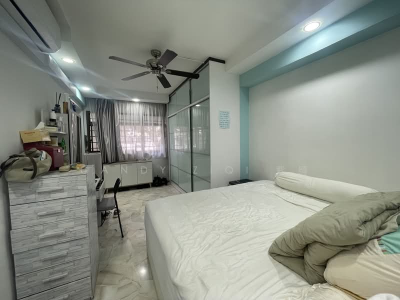 894A Woodlands Drive 50 HDB Flat For Sale at S$ 580,000 | PropertyGuru Singapore - Bedroom