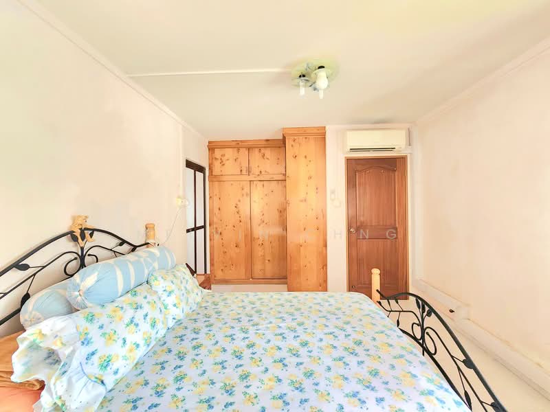 147 Rivervale Crescent HDB Flat For Sale at S$ 868,000 | PropertyGuru Singapore - Master Bedroom