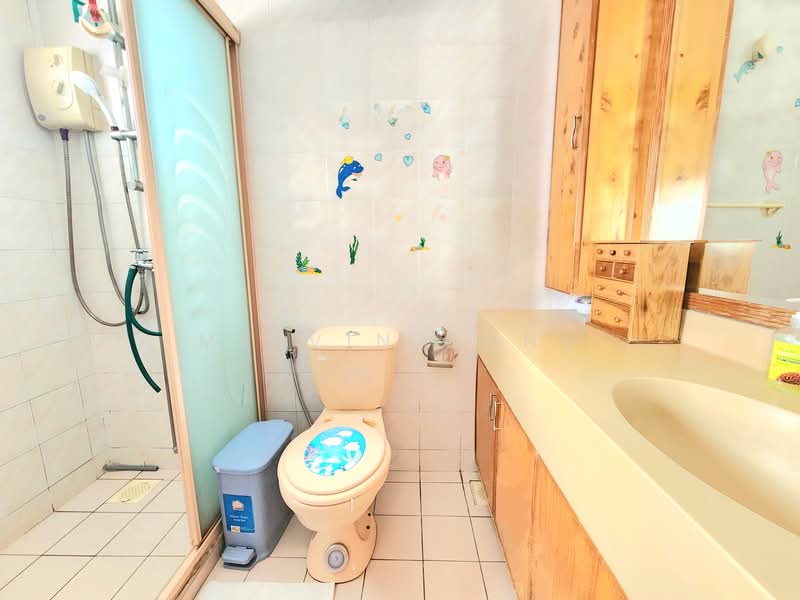 147 Rivervale Crescent HDB Flat For Sale at S$ 868,000 | PropertyGuru Singapore - Master bathroom