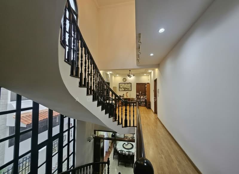 ⭐️⭐️LANDED7772@ Well Kept Detached House in Kembangan Estate Detached House For Sale at S$ 8,200,000 | PropertyGuru Singapore - Corridor