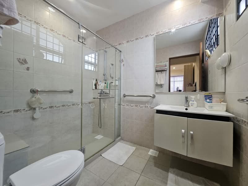⭐️⭐️LANDED7772@ Well Kept Detached House in Kembangan Estate Detached House For Sale at S$ 8,200,000 | PropertyGuru Singapore - Bathroom