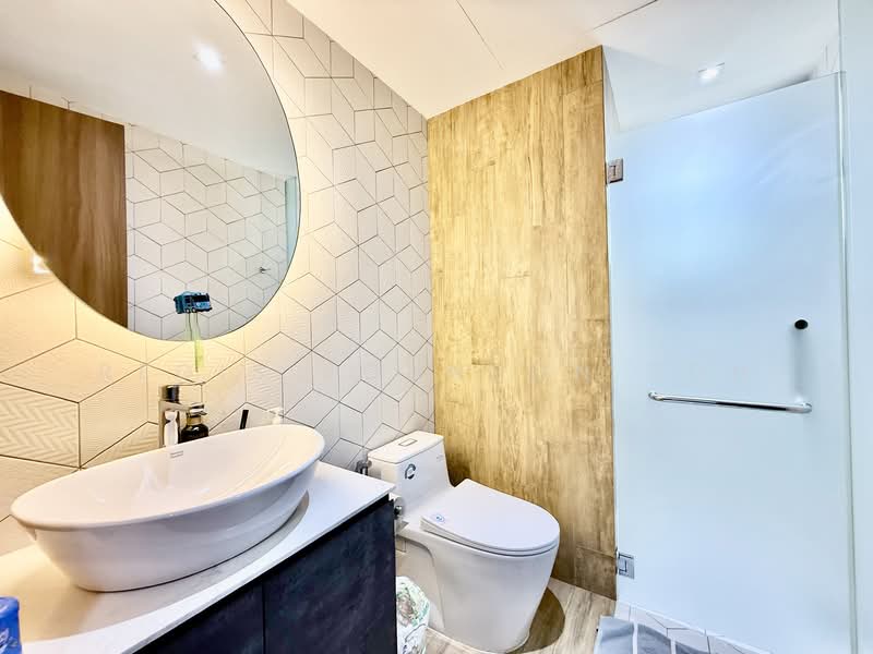 The Florida Executive Condominium For Sale at S$ 2,500,000 | PropertyGuru Singapore - Common Bathroom