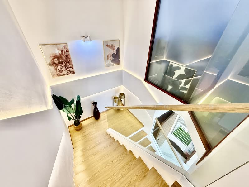 The Florida Executive Condominium For Sale at S$ 2,500,000 | PropertyGuru Singapore - Staircase