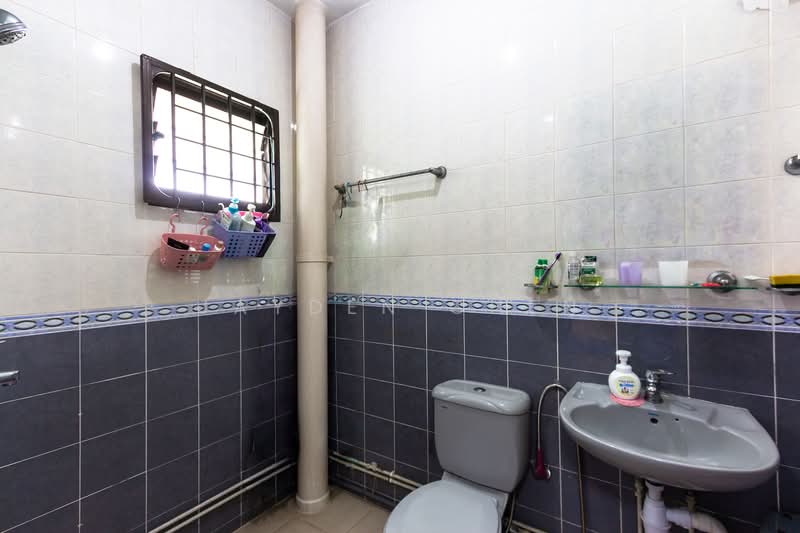 507A Wellington Circle HDB Flat For Sale at S$ 580,000 | PropertyGuru Singapore - Bathroom