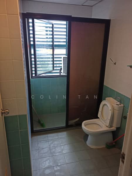 Toh Guan Centre, 21 Toh Guan Road East, 1,367 sqft, Factory / Workshop (B2) For Sale, by Colin Tan, 500096970 - Toh Guan Centre (Interior of Unit) - CommercialGuru.com.sg