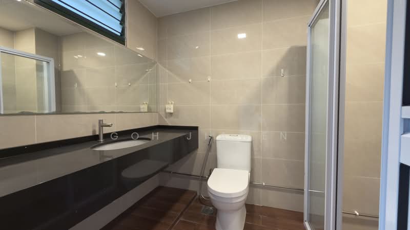 Rare True South Facing Semi-D in Serangoon Lane, 1km away from Maris Stella, Serangoon Lane, 5 Bedrooms, 3,315 sqft, Semi-Detached House For Sale, by Goh Jiawen, 500096972 - Common Room Ensuite  - PropertyGuru.com.sg