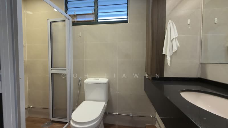 Rare Semi-D in Serangoon Lane, 1km away from Maris Stella, , 5 Bedrooms, 3,315 sqft, Semi-Detached House For Sale, by Goh Jiawen, 500096972 - Common Bathroom - PropertyGuru.com.sg