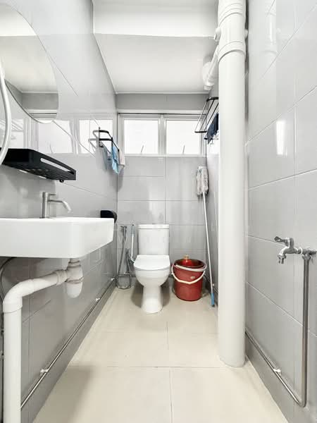 251 Tampines Street 21 HDB Flat For Sale at S$ 498,000 | PropertyGuru Singapore - Bathroom