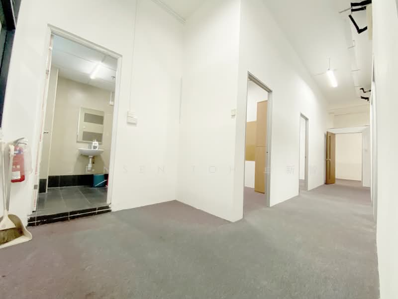 Midview City, 18 Sin Ming Lane, 1,496 sqft, Light Industrial (B1) For Rent, by Jensen Toh 卓新智, 500096994 - Bathroom - CommercialGuru.com.sg