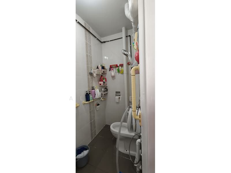 537 Bukit Batok Street 52, 537 Bukit Batok Street 52, Room Rental, 100 sqft, HDB Flat For Rent, by Alex Teoh, 500097021 - Bathroom - PropertyGuru.com.sg