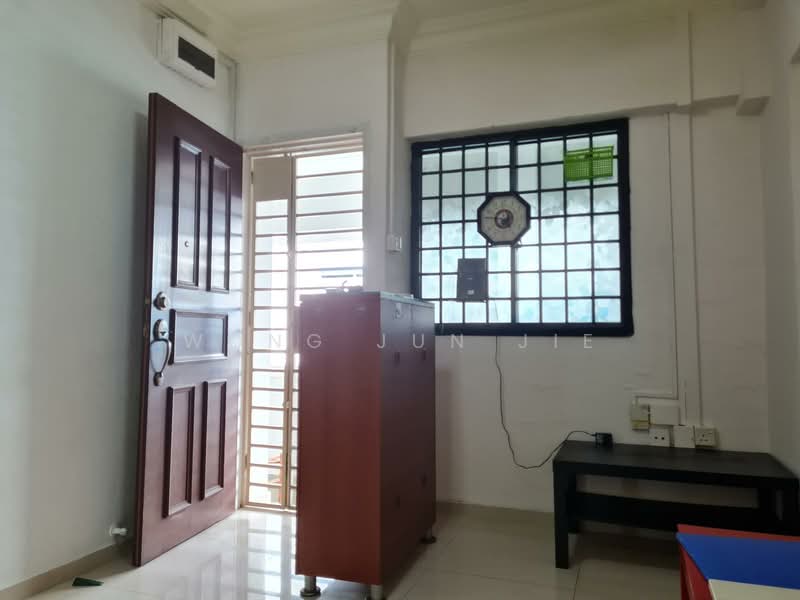742 Yishun Avenue 5 HDB Flat For Sale at S$ 495,000 | PropertyGuru Singapore - Entrance