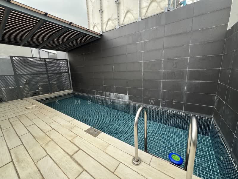 Robin Suites Apartment For Sale at S$ 1,500,000 | PropertyGuru Singapore - Pool