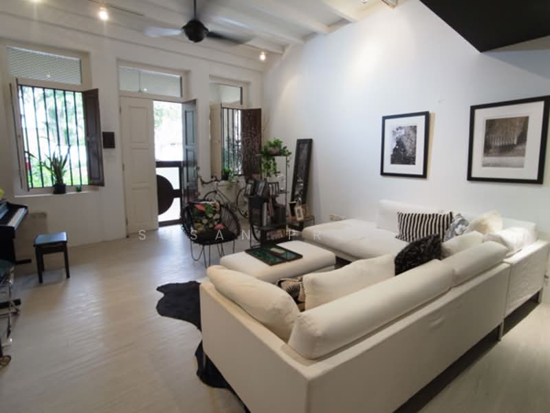 Elegant 3 Bed 4 Bath Everitt By The Park Conservation House For Sale at S$ 5,280,000 | PropertyGuru Singapore - Living Room
