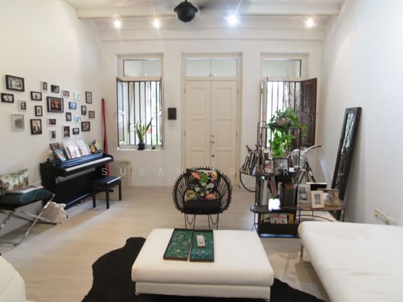 Elegant 3 Bed 4 Bath Everitt By The Park Conservation House For Sale at S$ 5,280,000 | PropertyGuru Singapore - Living Room