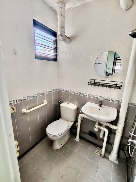 504 Ang Mo Kio Avenue 8, 504 Ang Mo Kio Avenue 8, 2 Bedrooms, 721 sqft, HDB Flat For Rent, by Jeslyn Lim 林瑞香, 500097089 - Bathroom - PropertyGuru.com.sg