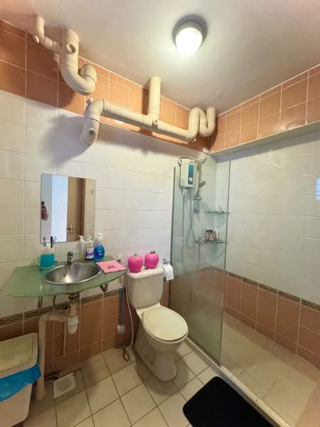 651B Jurong West Street 61 HDB Flat For Sale at S$ 660,000 | PropertyGuru Singapore - Bathroom