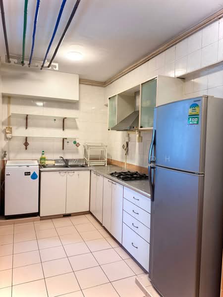651B Jurong West Street 61 HDB Flat For Sale at S$ 660,000 | PropertyGuru Singapore - Kitchen
