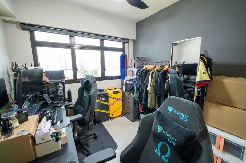 372 Jurong East Street 32 HDB Flat For Sale at S$ 488,000 | PropertyGuru Singapore - Study