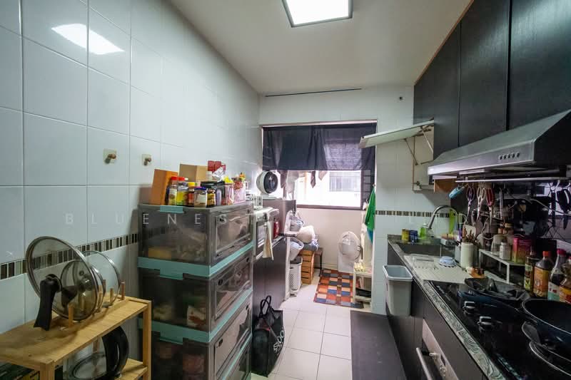 372 Jurong East Street 32 HDB Flat For Sale at S$ 488,000 | PropertyGuru Singapore - Kitchen