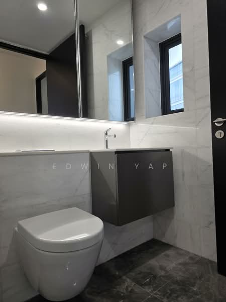 Midtown Bay, 122 Beach Road, 2 Bedrooms, 743 sqft, Condominium For Rent, by Edwin Yap, 500097095 - Bathroom - PropertyGuru.com.sg
