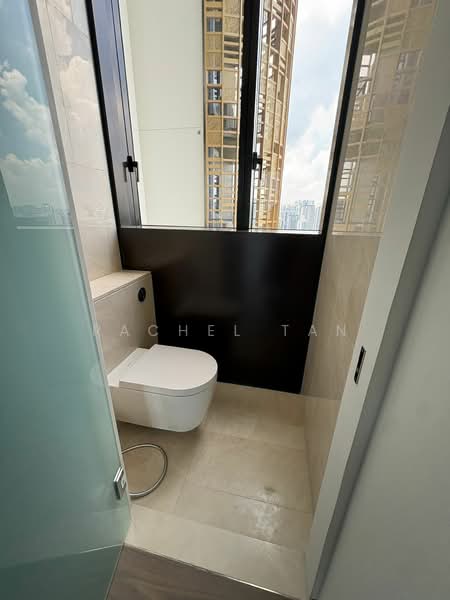 Klimt Cairnhill Condominium For Sale at S$ 8,300,000 | PropertyGuru Singapore - Bathroom