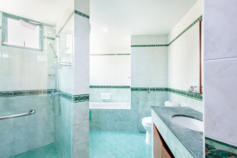 Yew Mei Green Condominium For Sale at S$ 1,780,000 | PropertyGuru Singapore - Bathroom