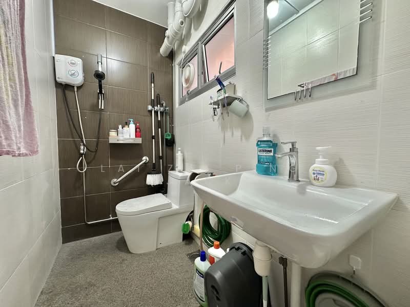97 Lorong 3 Toa Payoh HDB Flat For Sale at S$ 1,069,888 | PropertyGuru Singapore - Bathroom