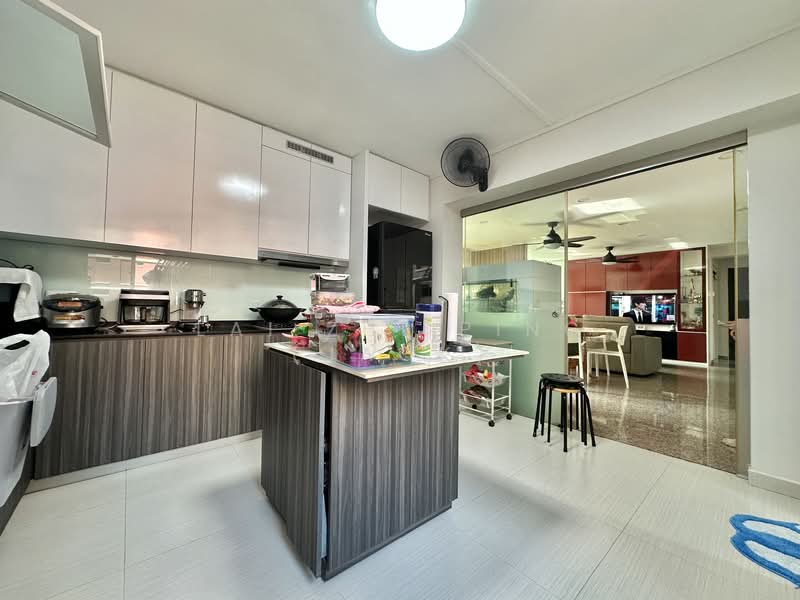 97 Lorong 3 Toa Payoh HDB Flat For Sale at S$ 1,069,888 | PropertyGuru Singapore - Kitchen
