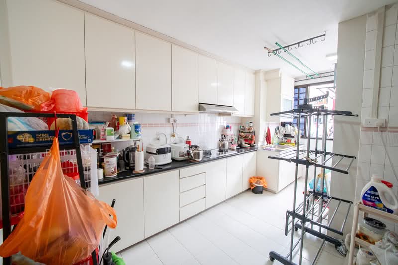 838 Jurong West Street 81 HDB Flat For Sale at S$ 529,000 | PropertyGuru Singapore - Kitchen