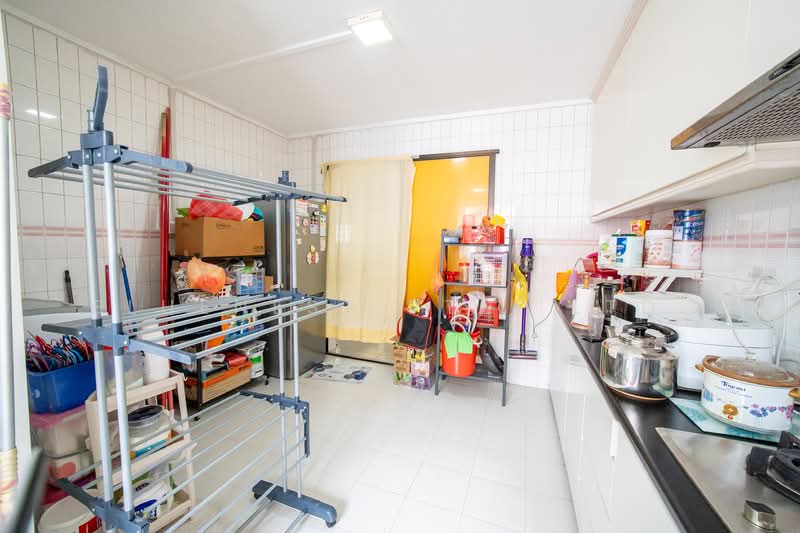 838 Jurong West Street 81 HDB Flat For Sale at S$ 529,000 | PropertyGuru Singapore - Kitchen