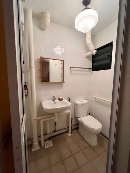 577 Ang Mo Kio Avenue 10, 577 Ang Mo Kio Avenue 10, Room Rental, 130 sqft, HDB Flat For Rent, by Darren Junior Ang, 500097126 - Bathroom - PropertyGuru.com.sg