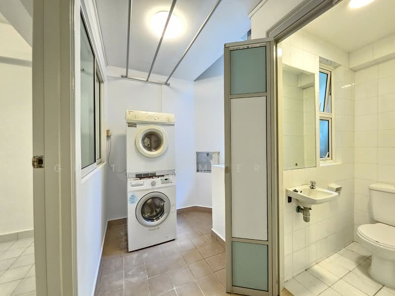 Royal Palm Mansions, 330 Pasir Panjang Road, 4 Bedrooms, 1,227 sqft, Condominium For Rent, by Gupta Sameer Raj, 500097141 - Bathroom - PropertyGuru.com.sg